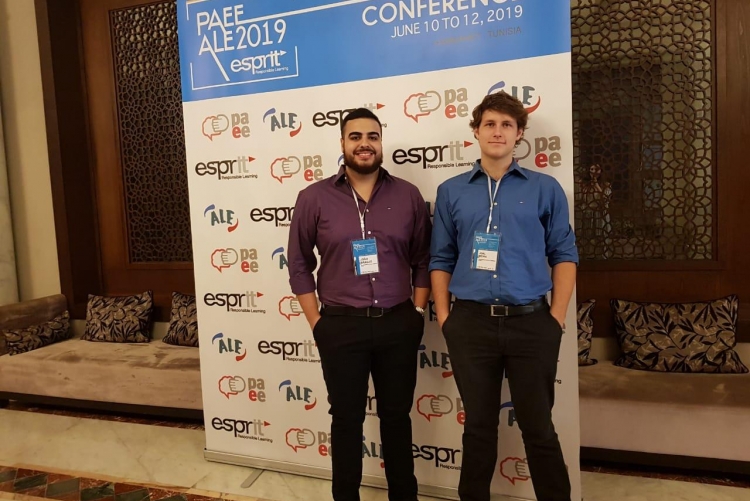 Alunos Joel Alves e João Pedro presentes na Tunísia para apresentar o projeto no congresso