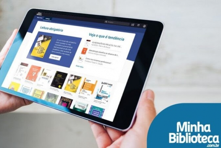 Tablet mostrando produtos da plataforma Minha Biblioteca