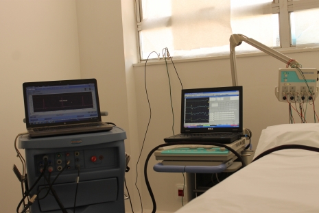O aparelho CHEPS auxilia no estudo de neuropatias sendo capaz de medir a dor Foto: Gabriella Balestrero