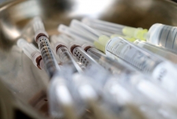 seringas com vacinas