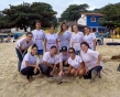 Integrantes do Projeto Aruanã com tartaruga marinha em Itaipu 