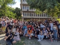 Foto no campus do Gragoatá com um grupo de estudantes que participaram da 1ª edição do Viva os Reencontros