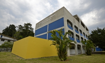 Fachada do Campus de Petrópolis