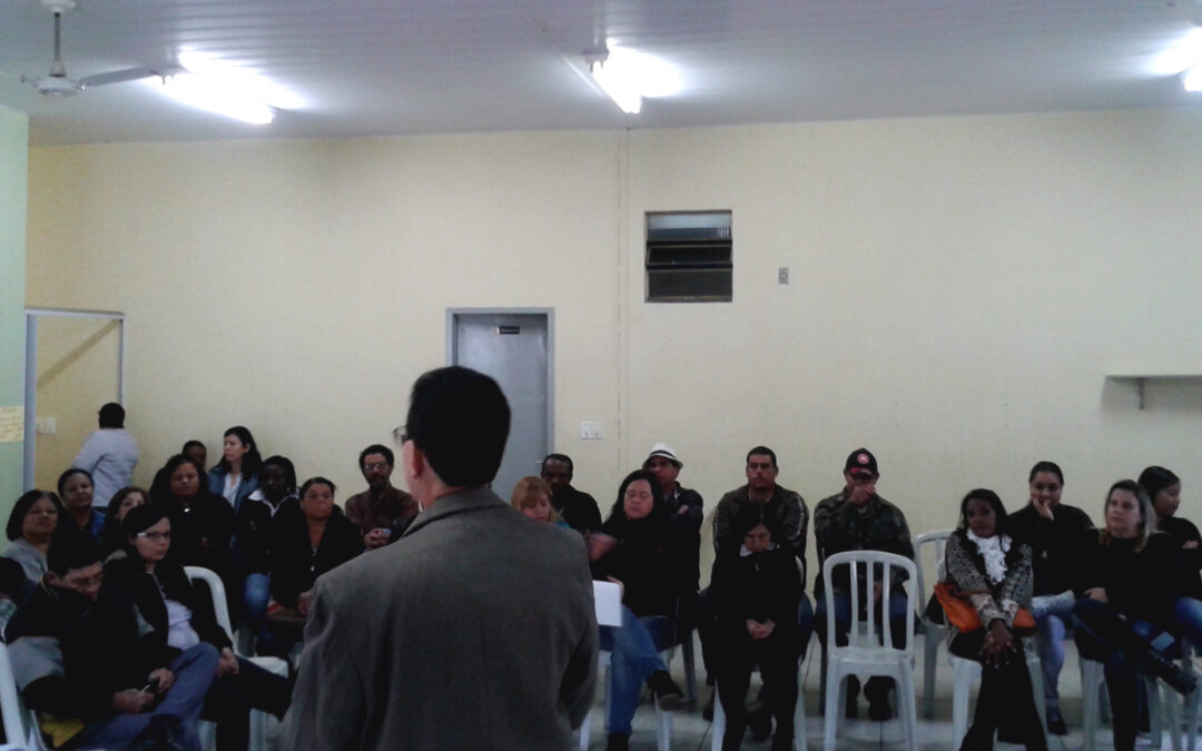 Alunos da UFF Volta Redonda ensinam a população como administrar orçamento