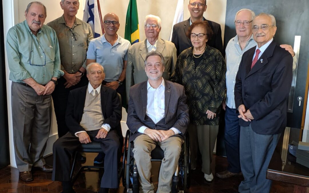 Almoço de confraternização e troca de experiências entre ex-reitores e a gestão atual