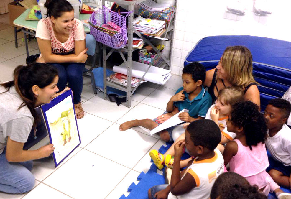 Pós-Graduação da UFF leva ciência da universidade às escolas de Niterói
