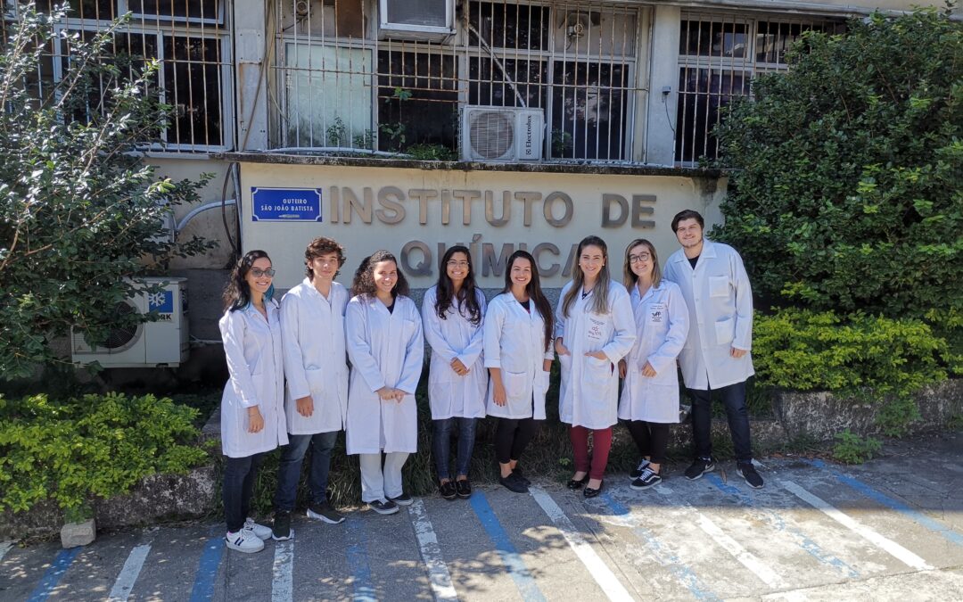 Professora da UFF ganha prêmio internacional com pesquisa anti-tuberculose