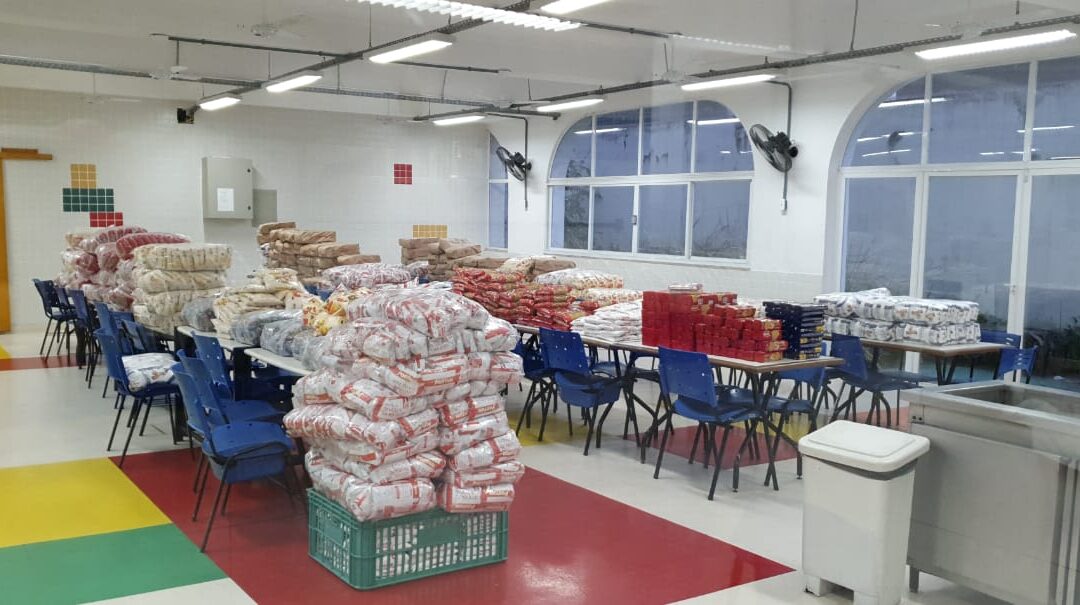 Coluni-UFF distribui genêros alimentícios às famílias dos estudantes