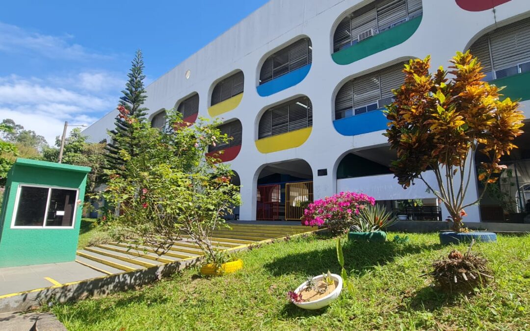 Investimento no Coluni: UFF entrega primeiro ônibus da unidade