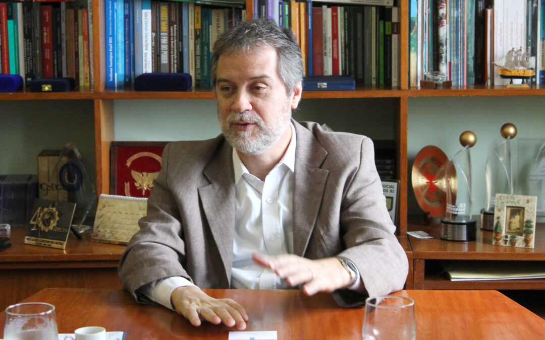 Vice-reitor da UFF concede entrevista a rádio chinesa