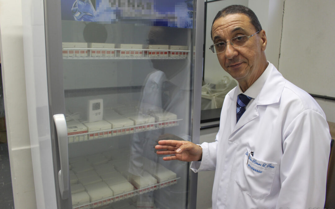 Departamento de Microbiologia e Parasitologia da UFF pesquisa vacinação em meninos contra o HPV