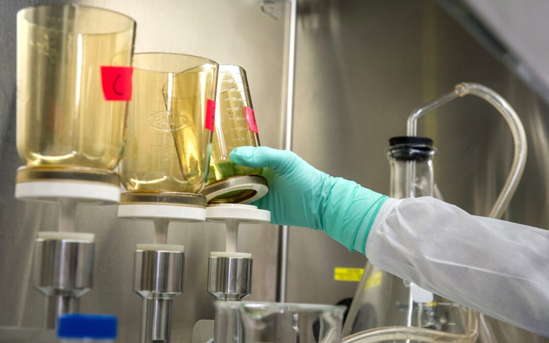 Ciência para todos e por todos: UFF reúne esforços para produção de álcool 70% em grande escala