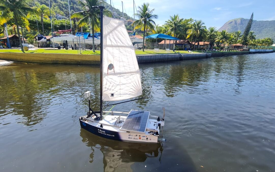 Veleiro movido a energia limpa, desenvolvido em parceria pela Prefeitura de Niterói e UFF, entra em fase de testes