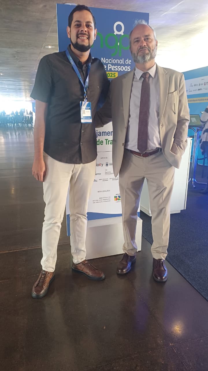 Carlos Belmont, diretor do DAP à esquerda e José Celso Cardoso Jr, Secretário de Gestão de Pessoas do MGI Carlos Belmont, diretor do DAP à esquerda e José Celso Cardoso Jr, Secretário de Gestão de Pessoas do MGI