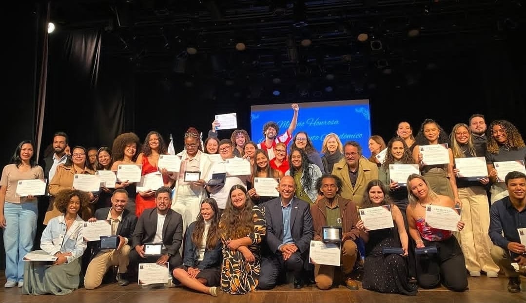 WhatsApp Image 2025-08-13 at 15.54.03 Foto dos homenageados no palco