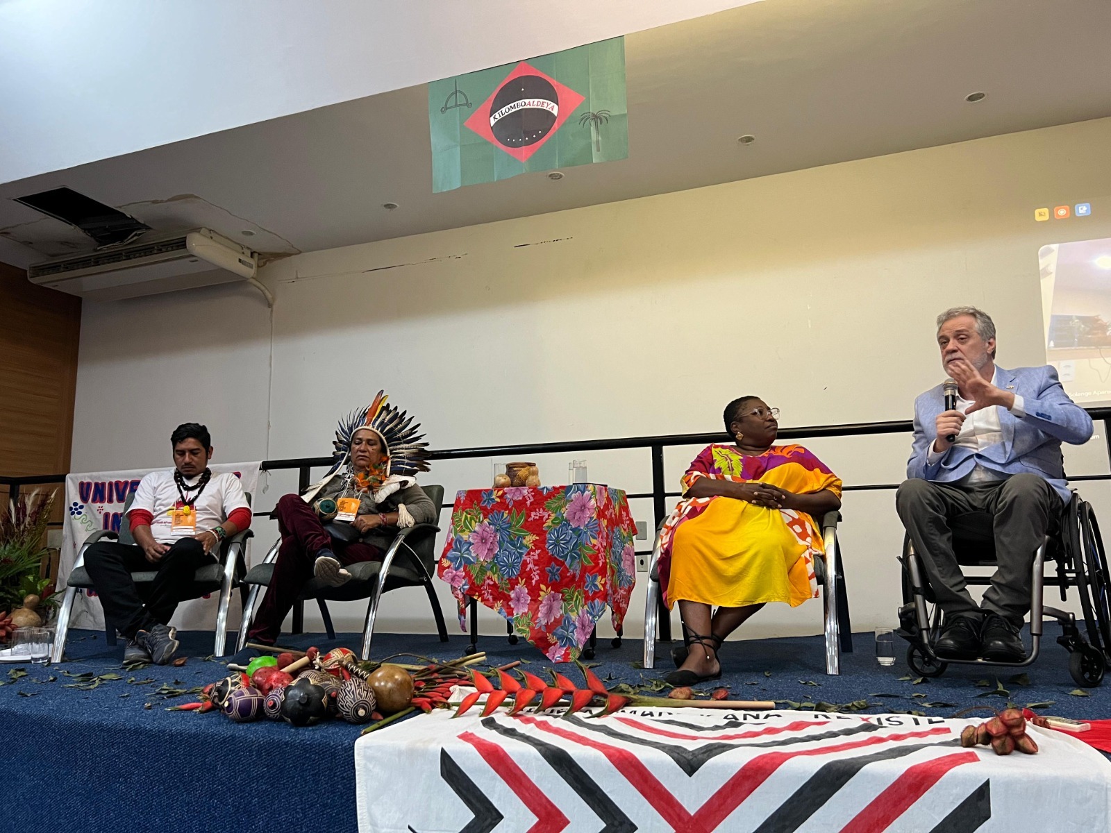 Mesa de abertura do evento. Foto: Fabíola Vanessa