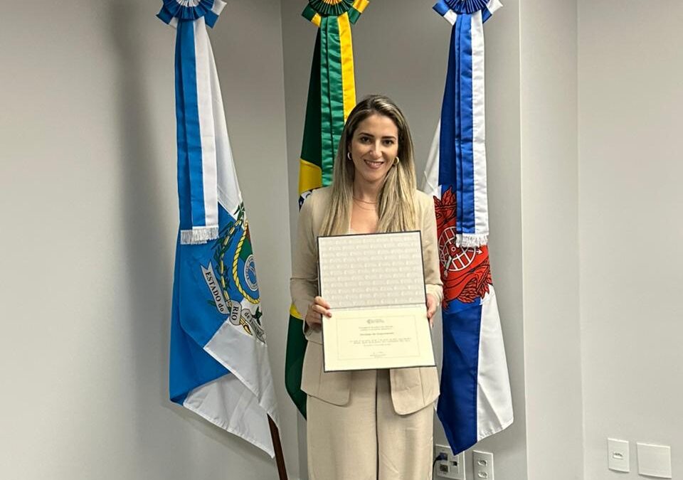 Professora da UFF toma posse na Academia Brasileira de Ciências