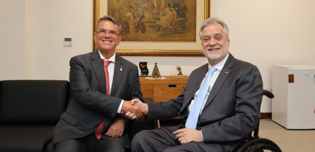Antonio Claudio da Nóbrega, reitor da UFF, e o presidente do TRE-RJ, desembargador Claudio de Mello Tavares, em reunião realizada no dia 26 de fevereiro, no Palácio da Democracia – Foto: Reprodução Antonio Claudio da Nóbrega, reitor da UFF, e o presidente do TRE-RJ, desembargador Claudio de Mello Tavares, em reunião realizada no dia 26 de fevereiro, no Palácio da Democracia - Foto: Reprodução