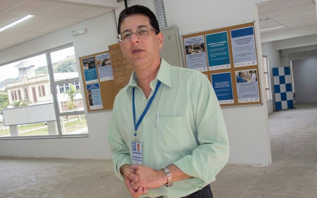 Professor da UFF recebe Moção de Aplausos do Conselho Regional de Contabilidade do Estado do Rio de Janeiro