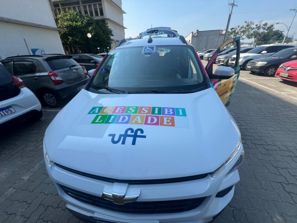 Novo carro adaptado da UFF para transporte de pessoas com deficiência - Foto: DIvulgação.