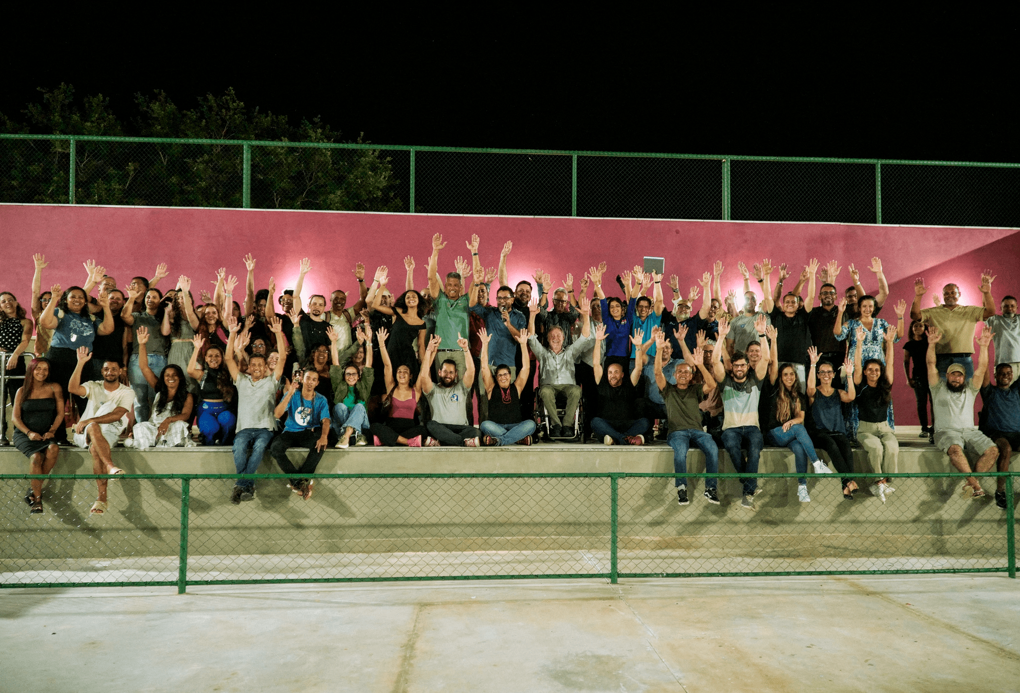 Comunidade acadêmica na inuguração da quadra poliesportiva e do palco multicultural da UFF em Santo Antônio de Pádua - Foto: Divulgação.