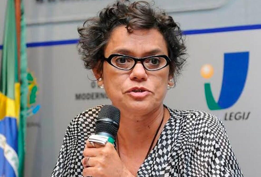 Professora da UFF é homenageada pelos 23 anos do Sistema Nacional de Informações de Segurança Pública